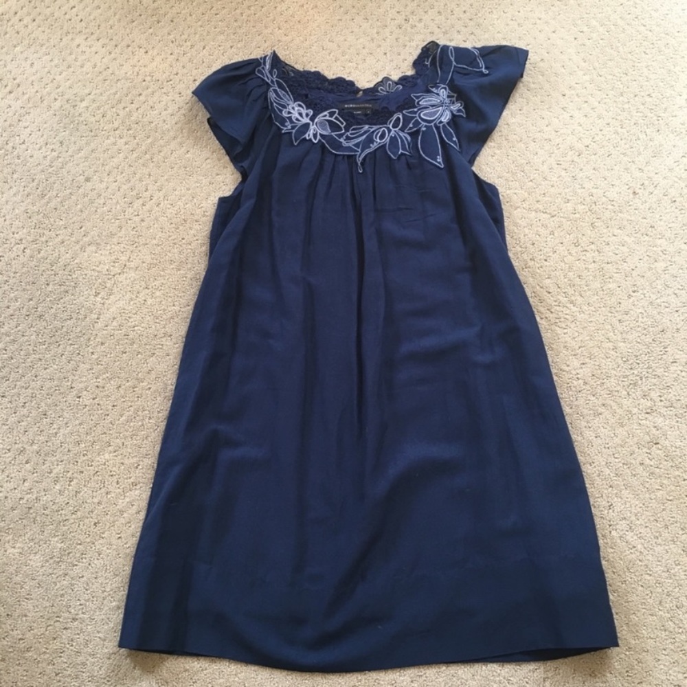BCBG Maxazria navy embroidered short sleeve dress size 4 works as matern…